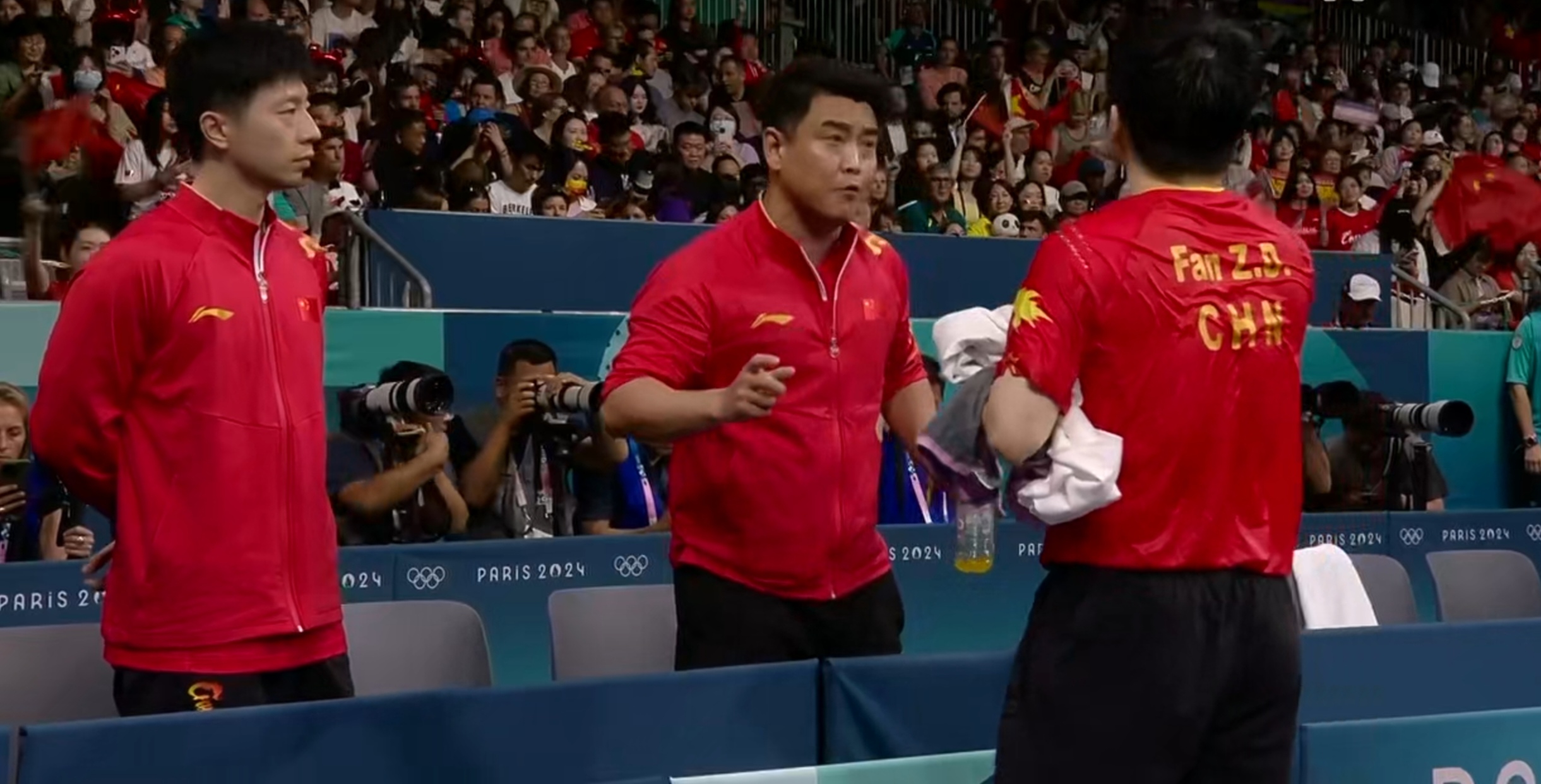 包含中国乒乓球队横扫瑞典乒乓球队，马龙关键制胜的词条