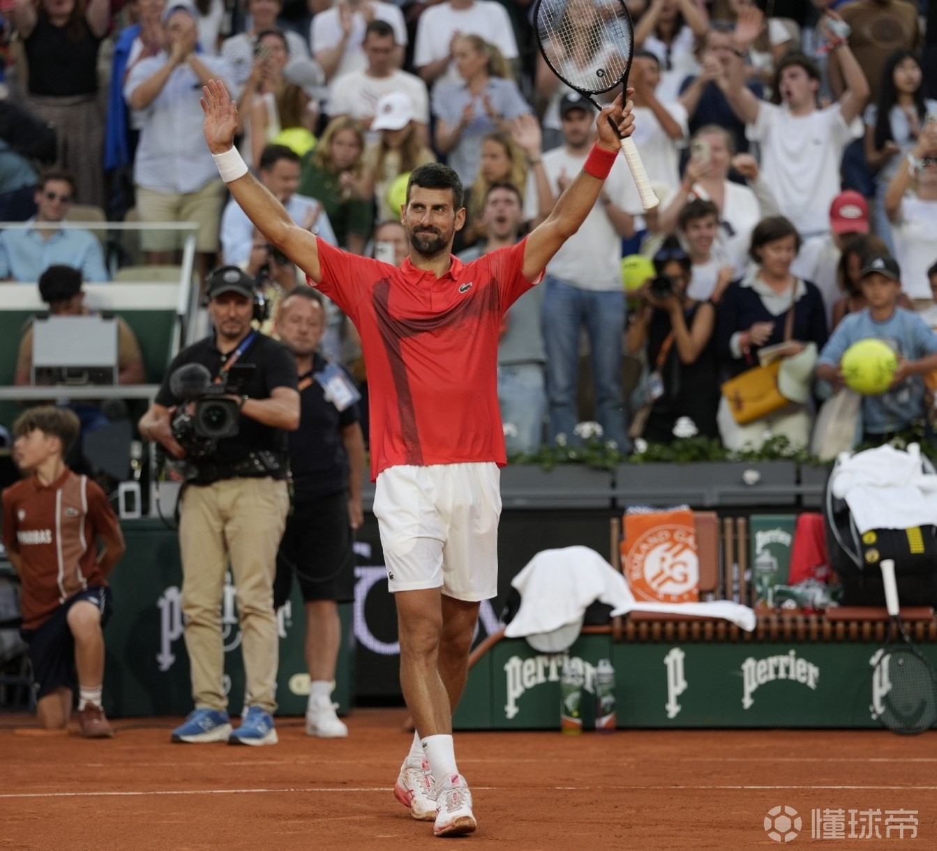 日本网球队鏖战世界网球队，德约科维奇打破历史纪录