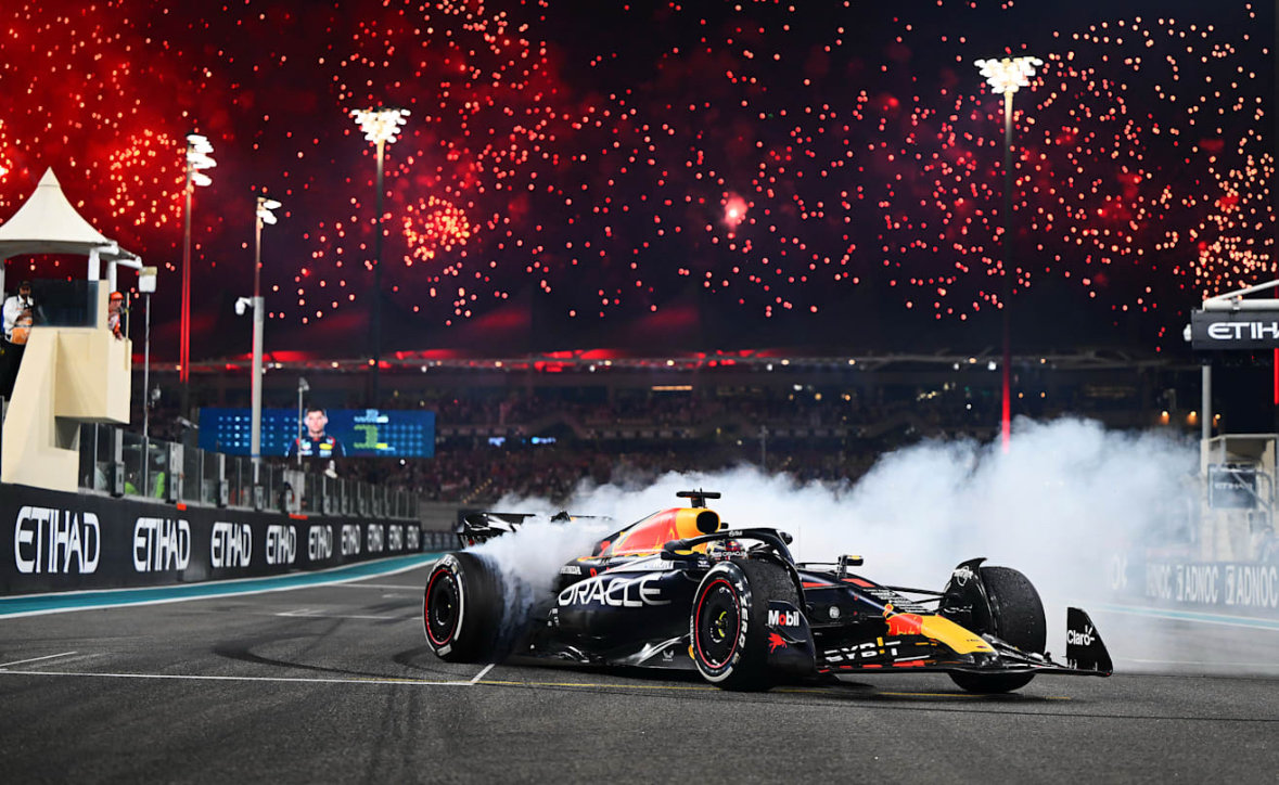 红牛车队轻取红牛二队，塞恩斯高光表现