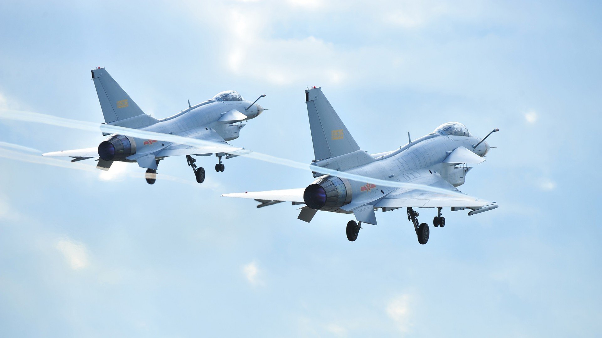 阿劳霍一锤定音闪耀全场，秘鲁队惊险力克毕尔巴鄂竞技