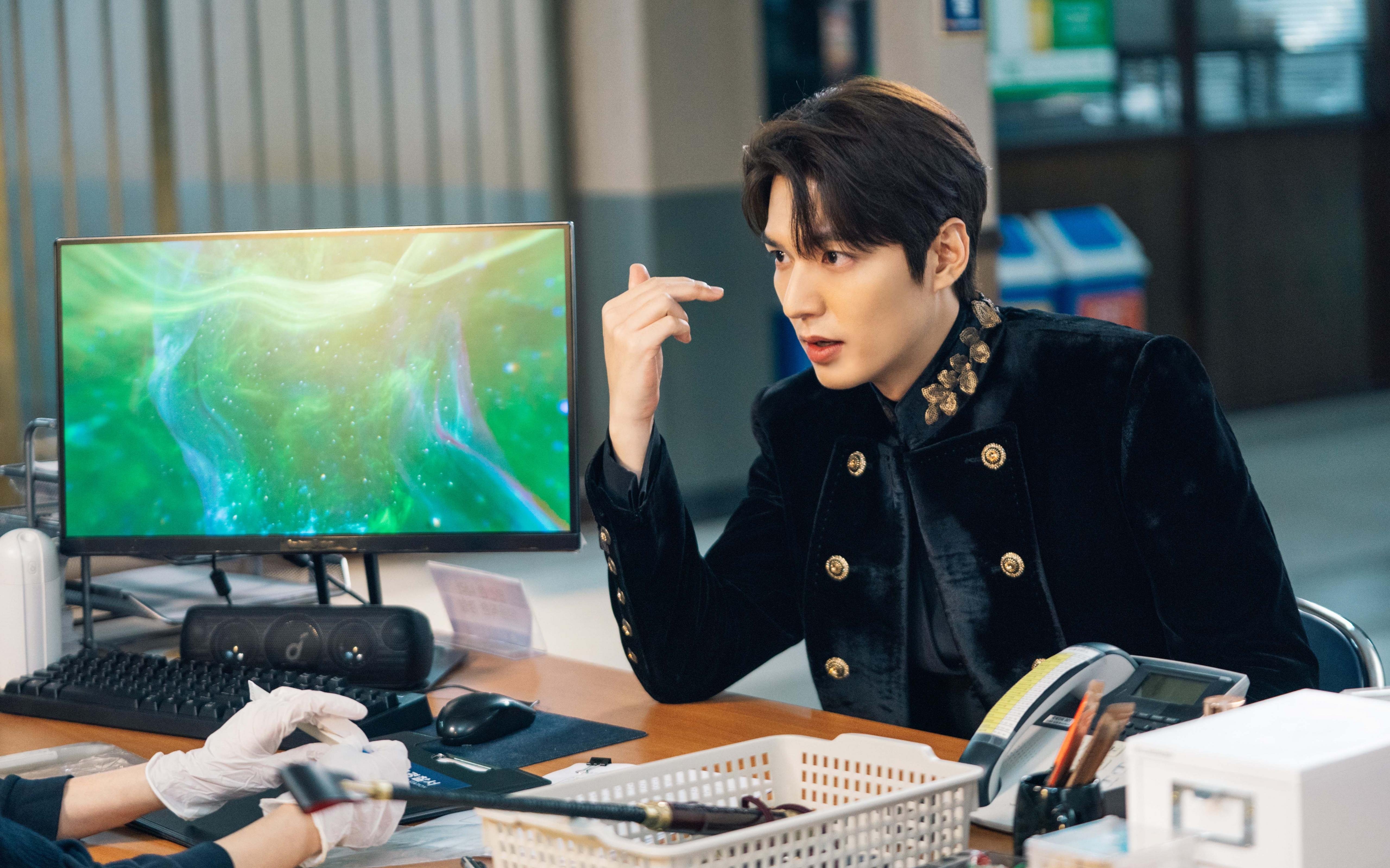 当足球传奇闯入篮球圣殿，NBA总决赛之夜的卢卡库纪录之夜